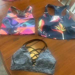 2 sports bras 1 workout crop -extra small nike joylab like new cond